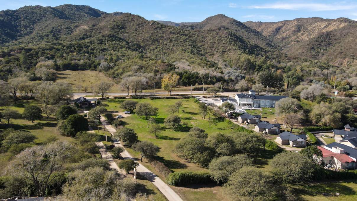 Hectárea Parquizada Con Amplio Frente Sobre Ruta 5 - Tránsito De Turismo Todo El Año - Valle De Cala