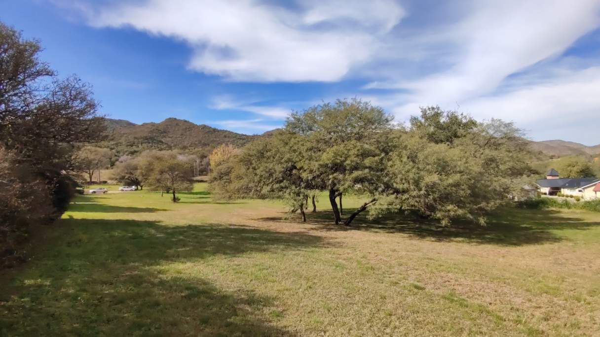 Hectárea Parquizada Con Amplio Frente Sobre Ruta 5 - Tránsito De Turismo Todo El Año - Valle De Cala