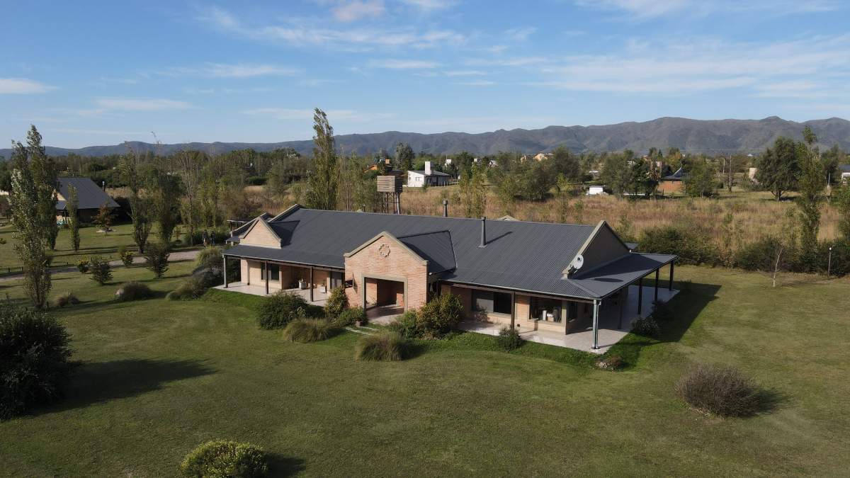 Posada En Los Reartes , Pleno Valle De Calamuchita, 1 Hectarea De Terreno , Lugar Privilegiado!