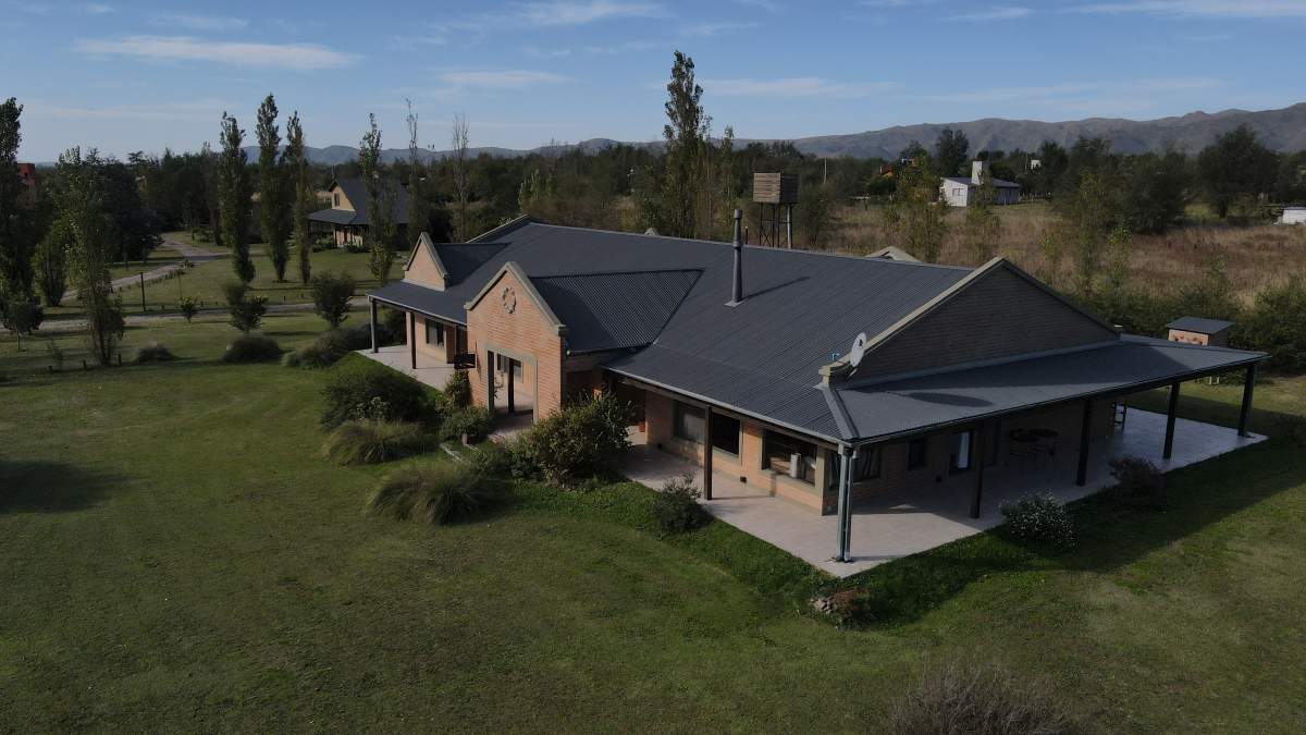 Posada En Los Reartes , Pleno Valle De Calamuchita, 1 Hectarea De Terreno , Lugar Privilegiado!