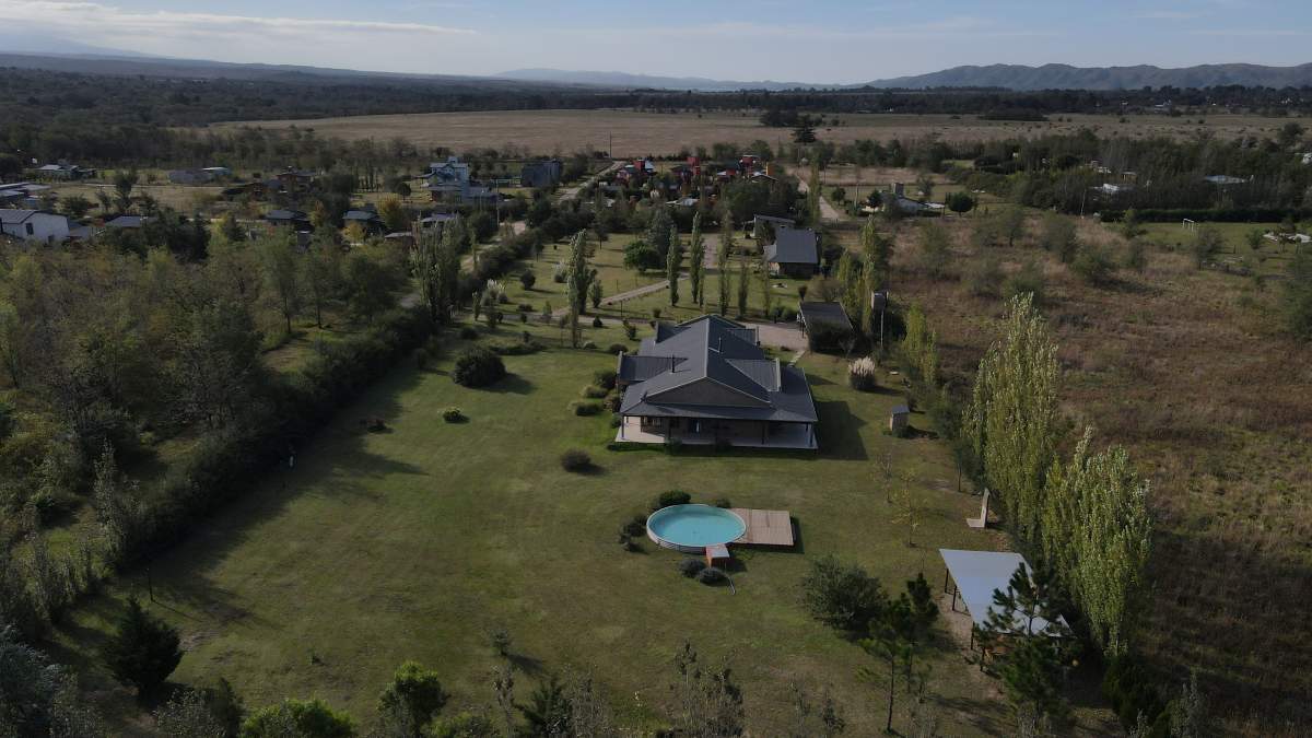 Posada En Los Reartes , Pleno Valle De Calamuchita, 1 Hectarea De Terreno , Lugar Privilegiado!
