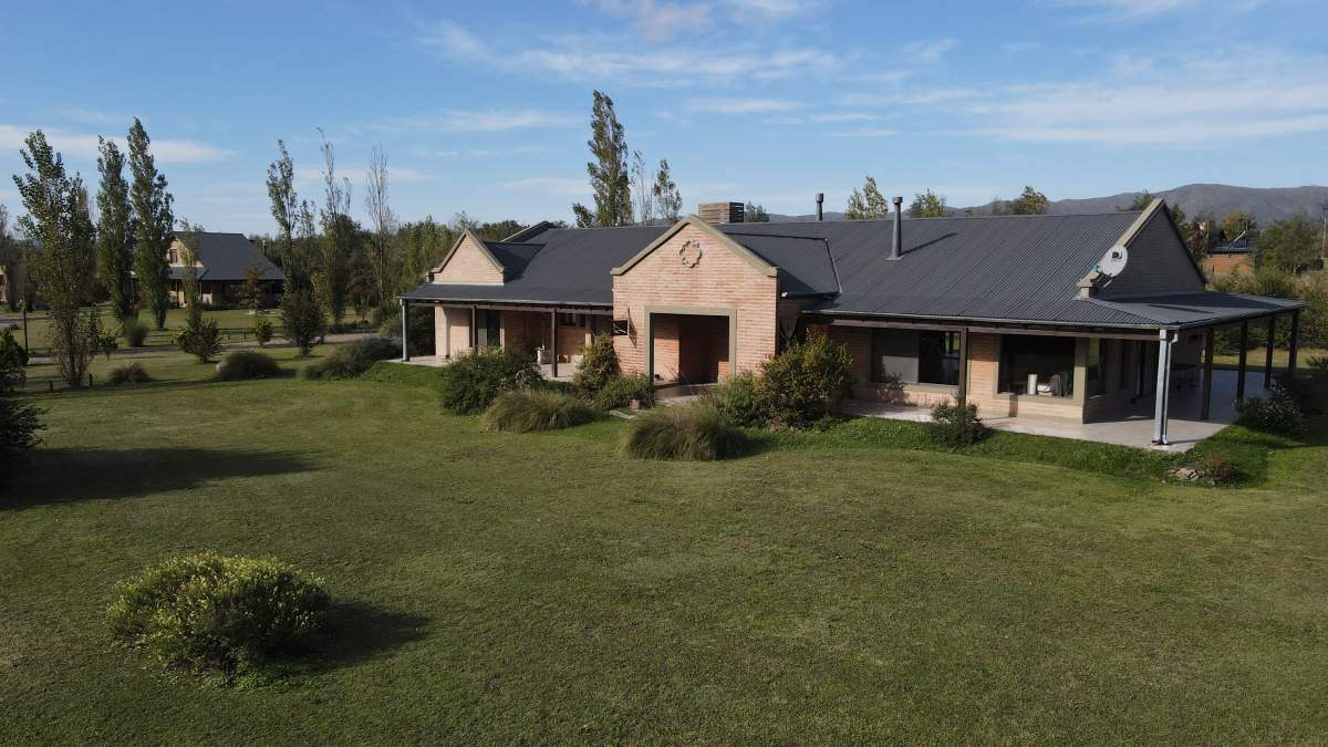 Posada En Los Reartes , Pleno Valle De Calamuchita, 1 Hectarea De Terreno , Lugar Privilegiado!