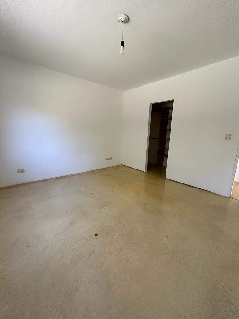 SE VENDE CASA QUINTA 1 DORMITORIO! EN B° CERRADO ZONA SUR! EL HORNERO!!