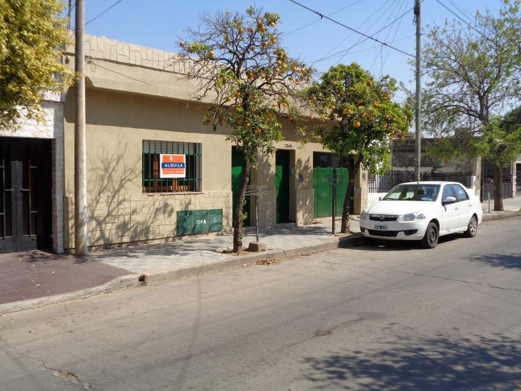 Barrio Yofre Norte - Casa de 2 Dormitorios Amplia y Luminosa con Cocina Equipada, Lavadero, 2 Calefa