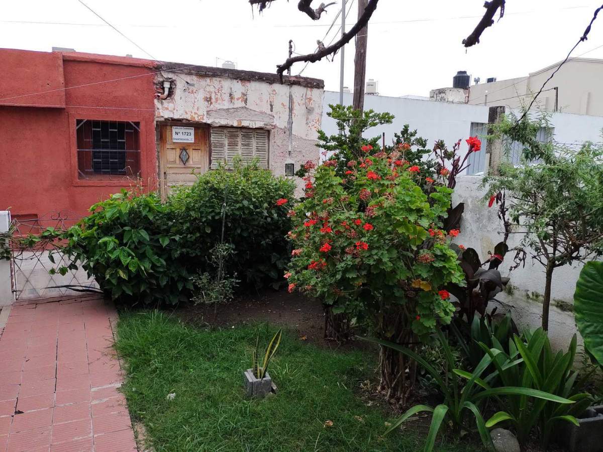 CASA UBICADA EN BARRIO VILLA CABRERA
