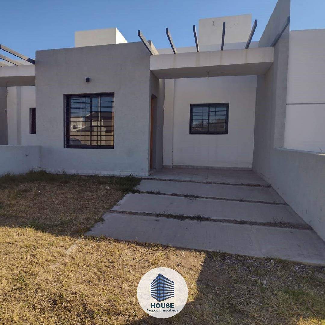 CASA TRES DORMITORIOS EN VENTA BARRIO SOLARES DE MANANTIALES UNA PLANTA