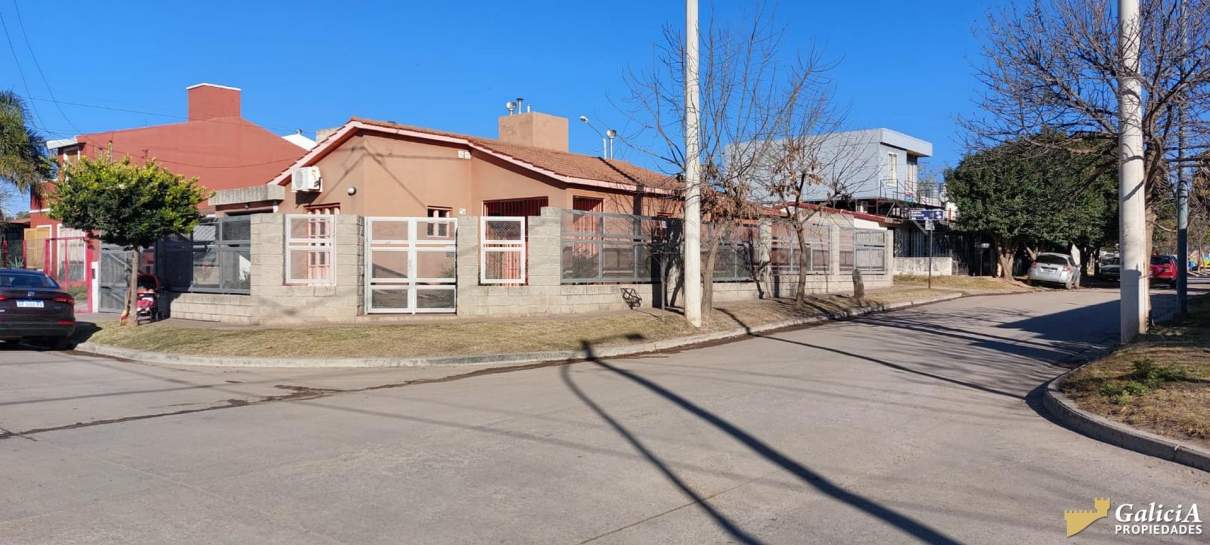 Casa una planta - 3 dorm, garaje doble, Burnichon al 400 esquina Pedro Echague – Bº Ampliacion Artig