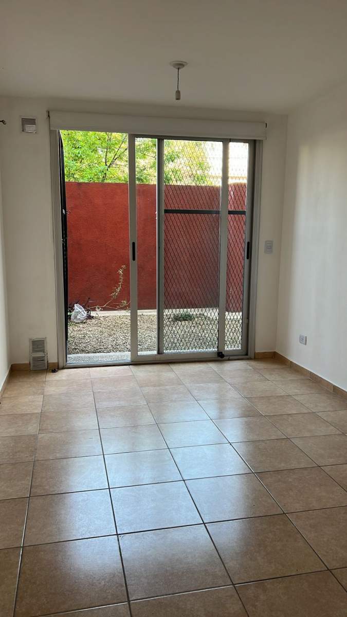 Bº ALTO ALBERDI - DEPTO DE 1 DORM - C- PATIO DE CESPED - APTO BANCOR