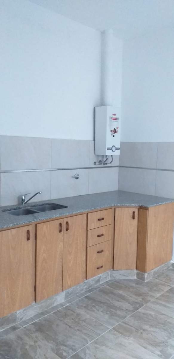 SE VENDE CASA DE UN DORMITORIOS APPTO BANCOR EN BARRIO ALBERDI (CENTRO) RIO CUARTO