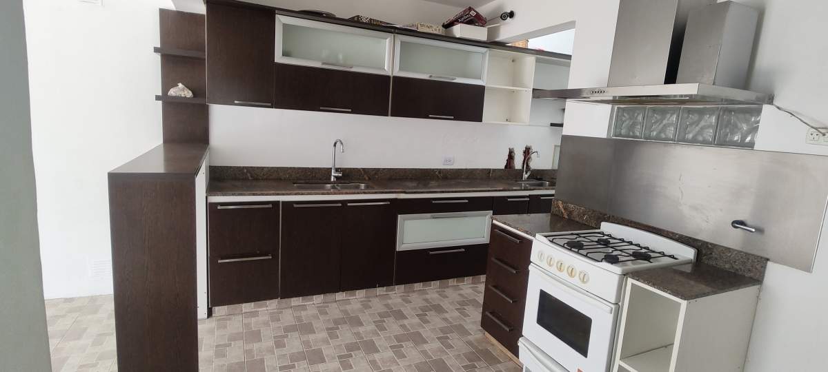 VENTA CASA 3 DORMITORIOS con GALPON 170m2 - SANTA ISABEL 1 Secc