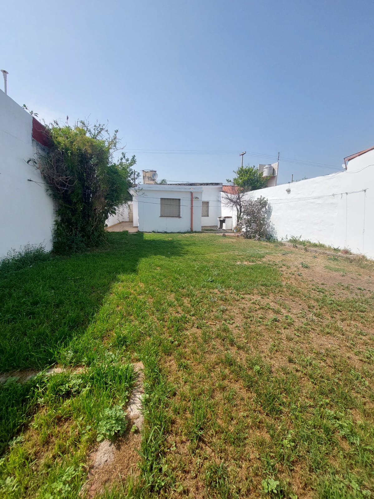 CASA EN VENTA VILLA CABRERA - DOS DORMITORIOS