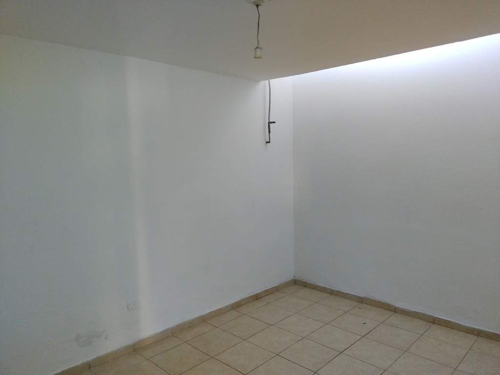 CASA   DEPARTAMENTO UBICADA EN BARRIO LAS FLORES