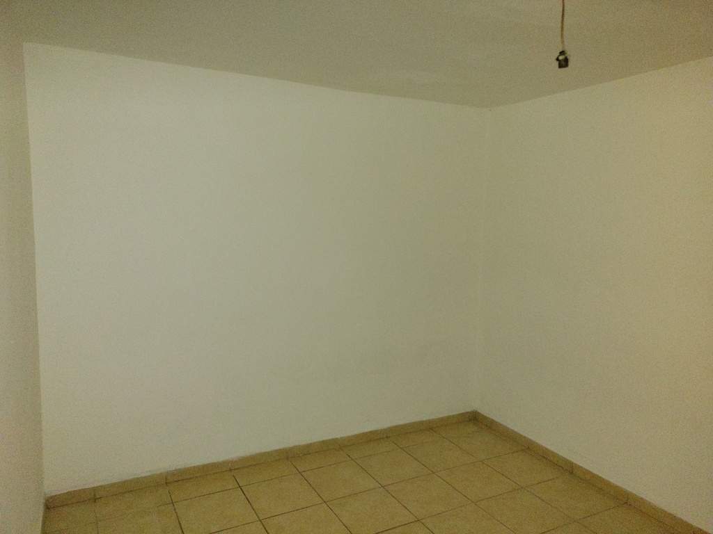 CASA   DEPARTAMENTO UBICADA EN BARRIO LAS FLORES