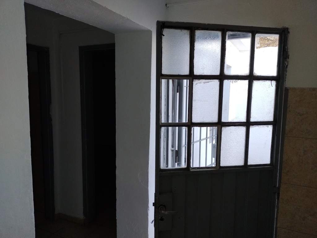 CASA   DEPARTAMENTO UBICADA EN BARRIO LAS FLORES