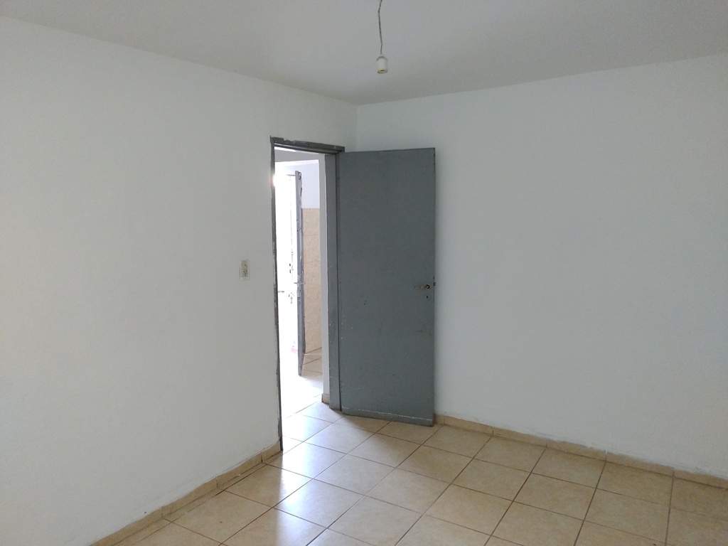 CASA   DEPARTAMENTO UBICADA EN BARRIO LAS FLORES