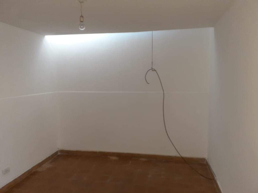 CASA   DEPARTAMENTO UBICADA EN BARRIO LAS FLORES