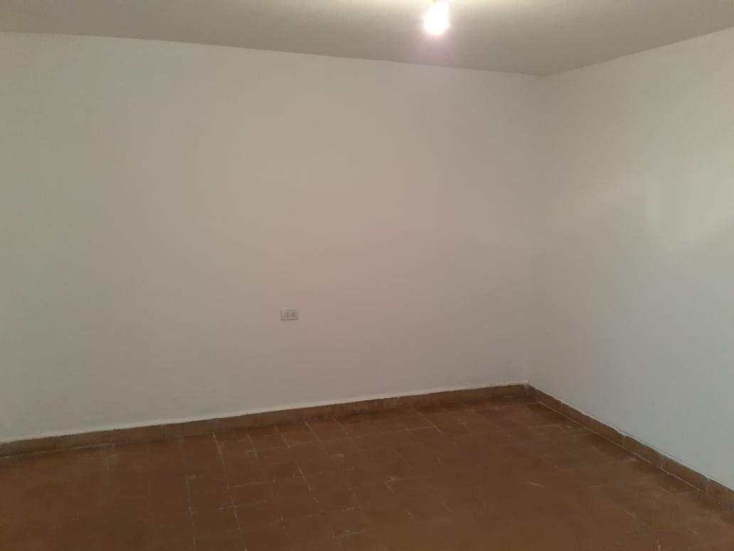 CASA   DEPARTAMENTO UBICADA EN BARRIO LAS FLORES