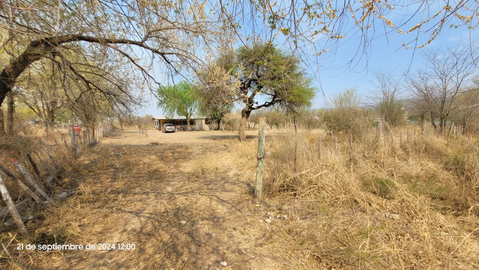 SE VENDE CASA CON DOS TERRENOS EN VILLA CUMBRE AZUL COSQUIN