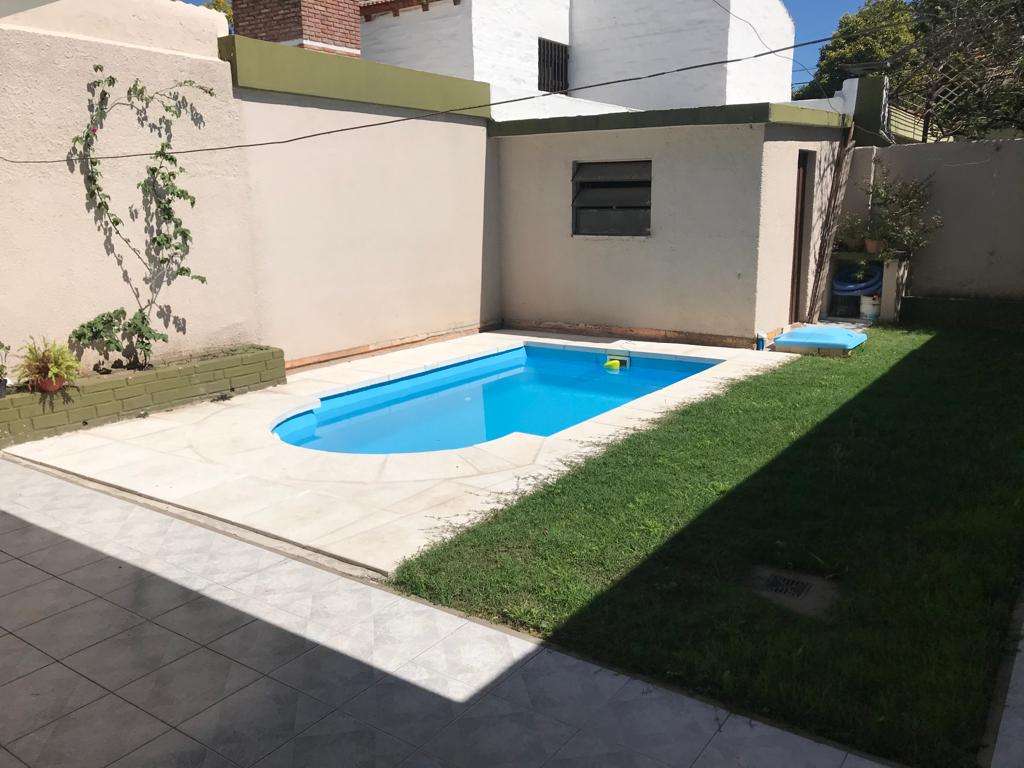 B Poeta Lugones casa en venta s- Avda Principal