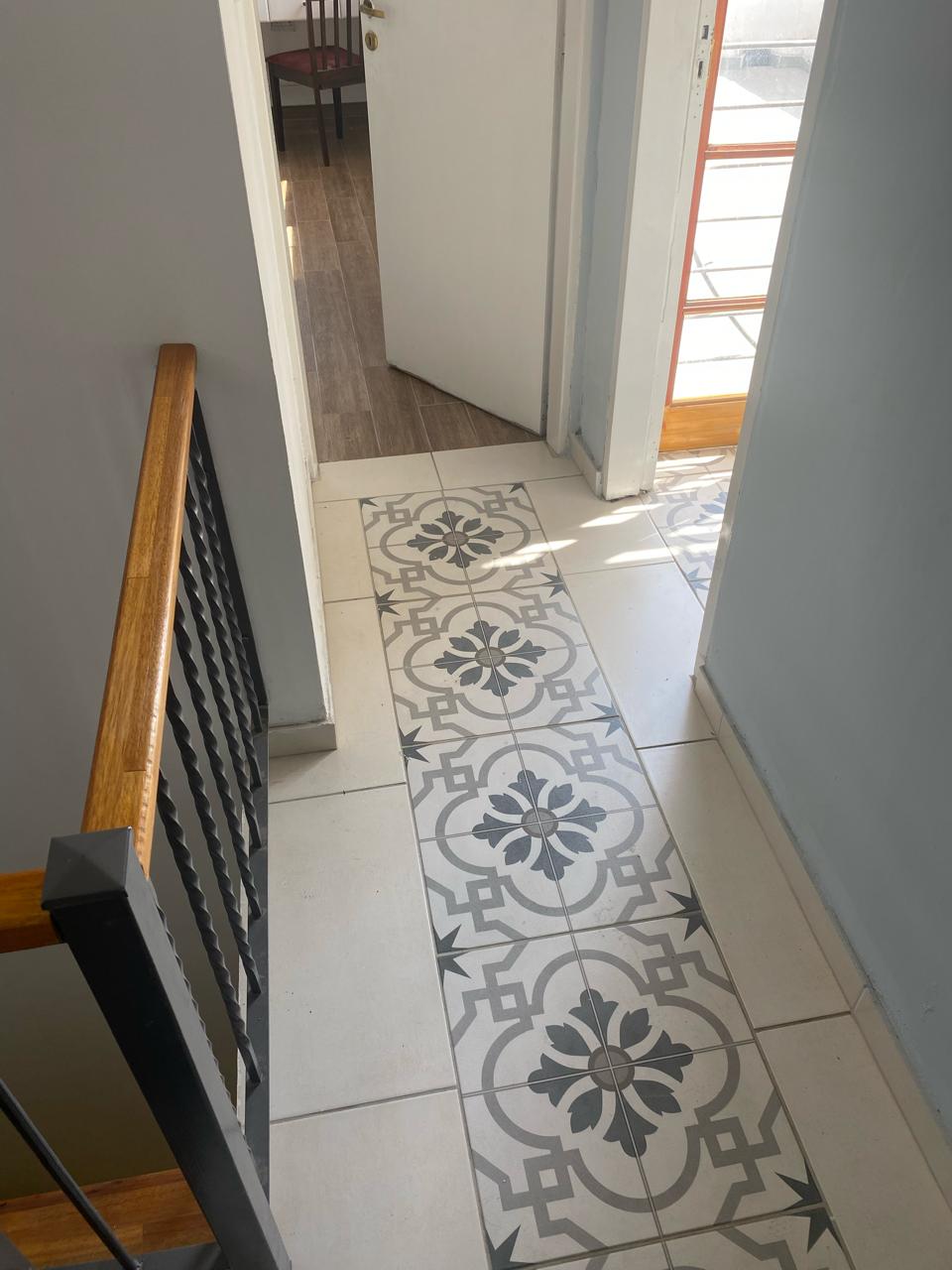 BJUNIORS - HERMOSA CASA RECICLADA CON PILETA