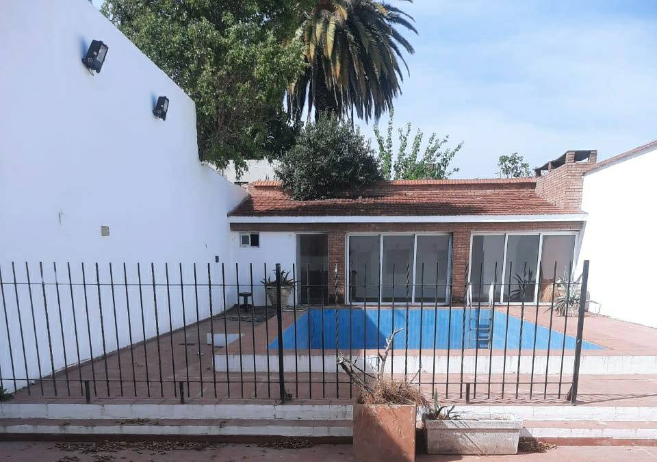 IMPECABLE CASA EN VENTA - B PUEYRREDON