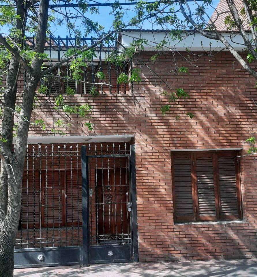 IMPECABLE CASA EN VENTA - B PUEYRREDON