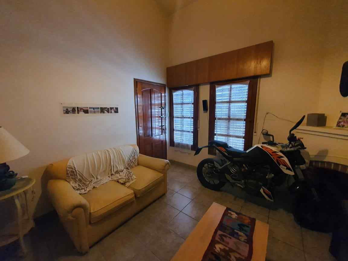 HERMOSA CASA EN VENTA - B° VILLA CABRERA
