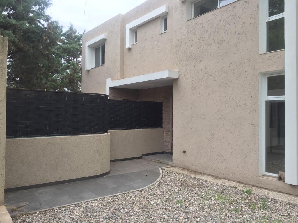 DUPLEX EN ALQUILER VILLA ALLENDE GOLF