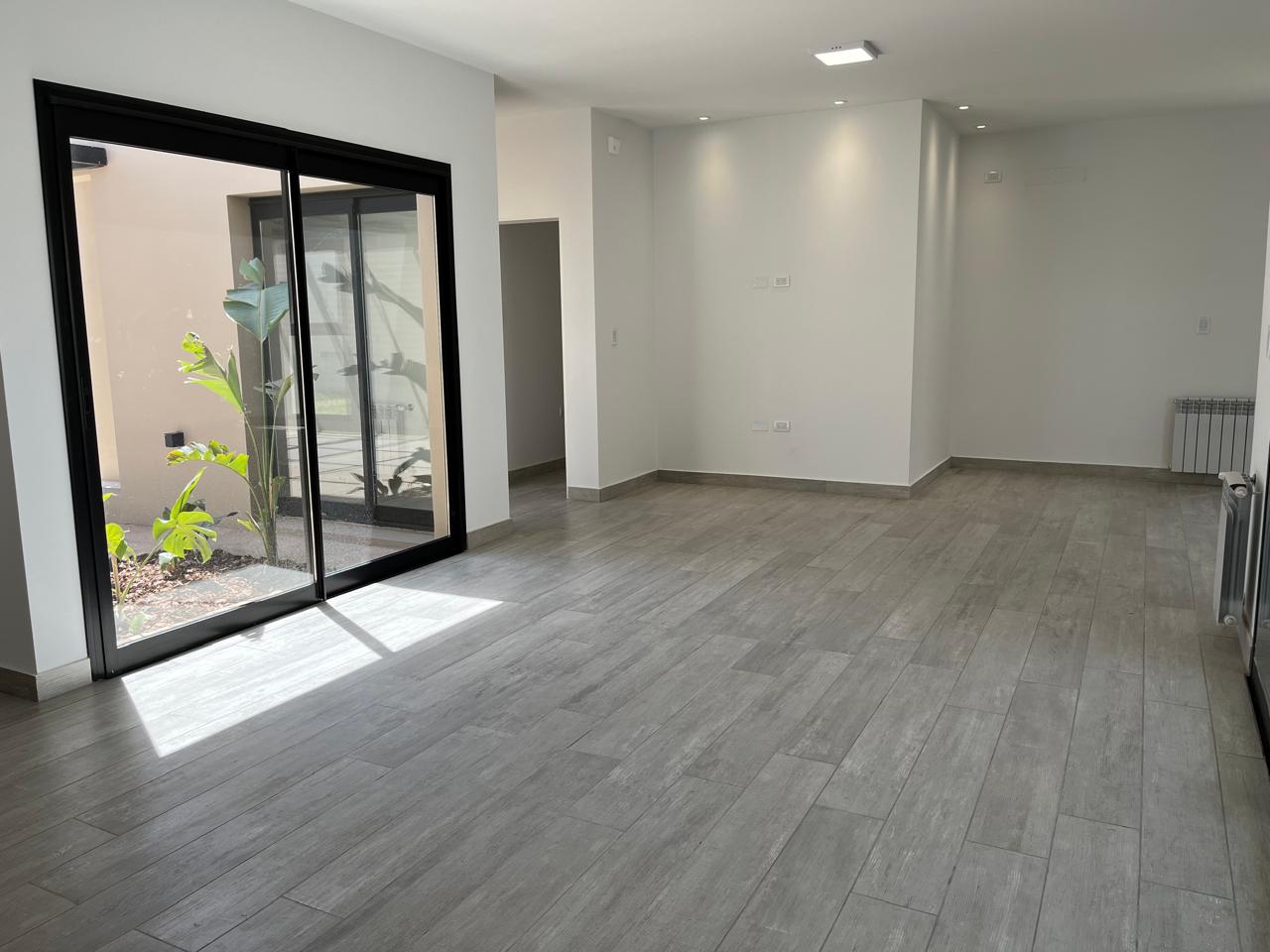 LOMAS DE MANANTIALES CASA EN PLANTA BAJA