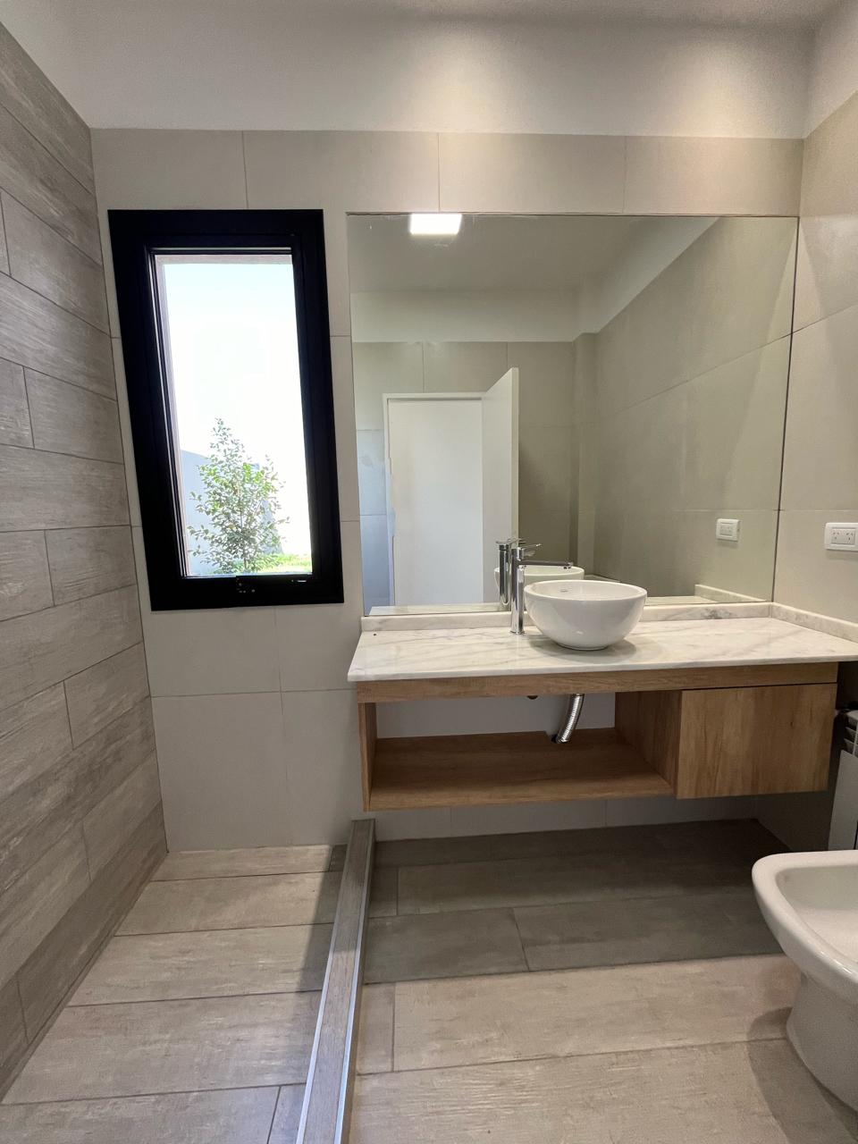 LOMAS DE MANANTIALES CASA EN PLANTA BAJA