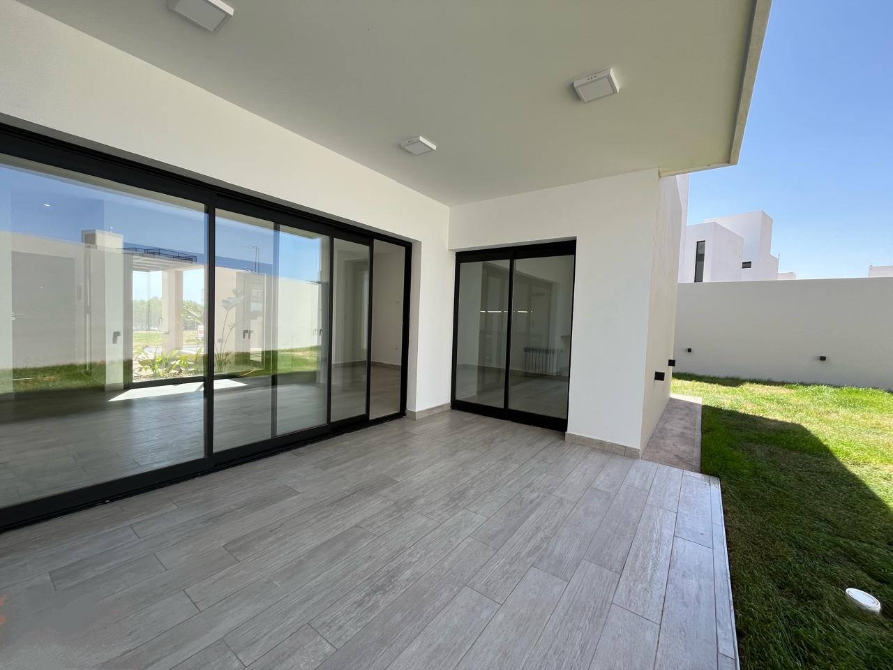 LOMAS DE MANANTIALES CASA EN PLANTA BAJA