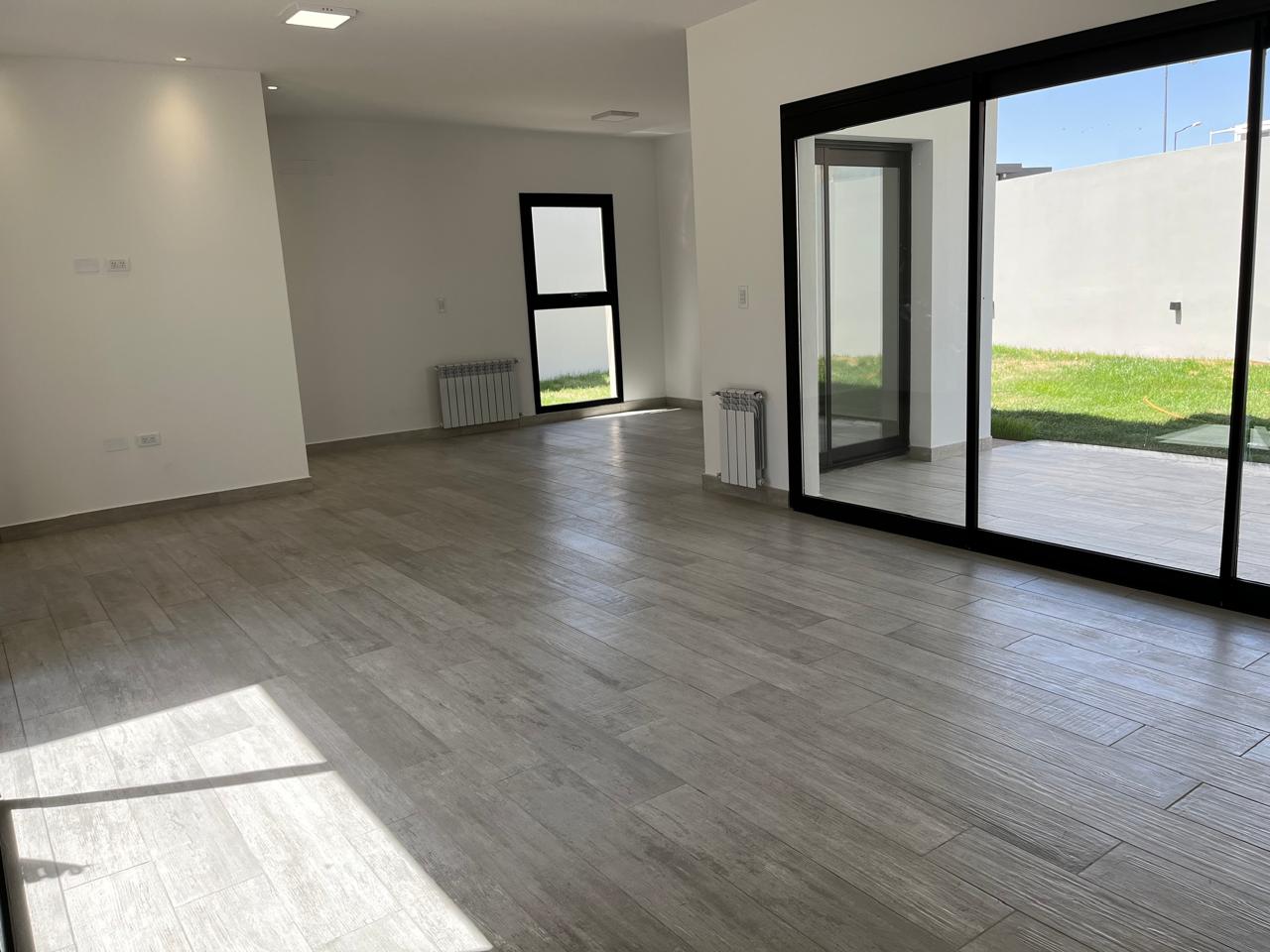 LOMAS DE MANANTIALES CASA EN PLANTA BAJA