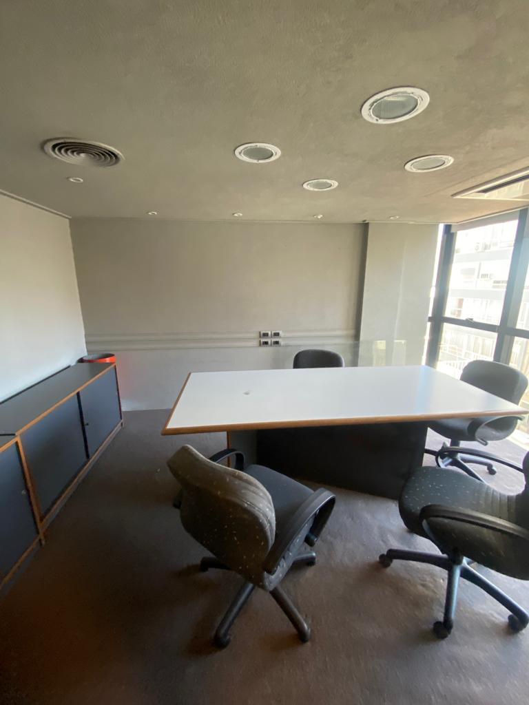 Edificio completo en Córdoba: ideal para oficinas corporativas