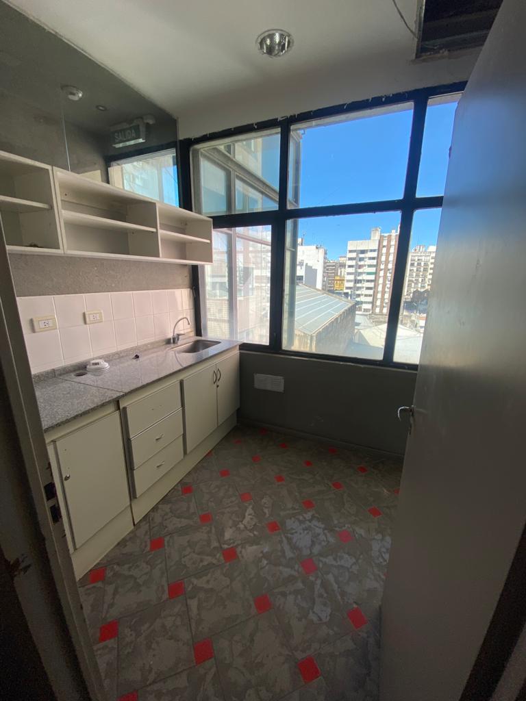 Edificio completo en Córdoba: ideal para oficinas corporativas