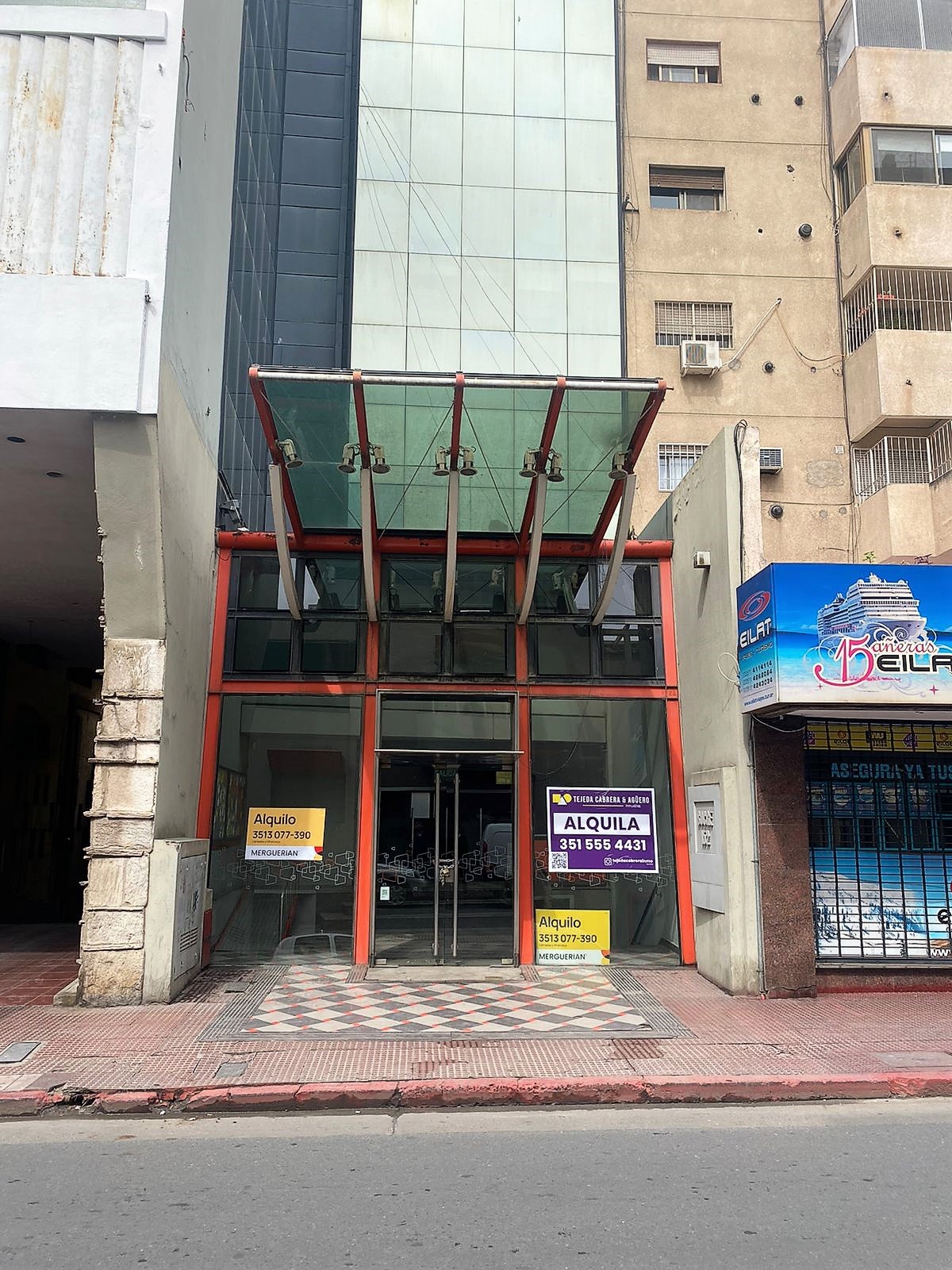 Edificio completo en Córdoba: ideal para oficinas corporativas