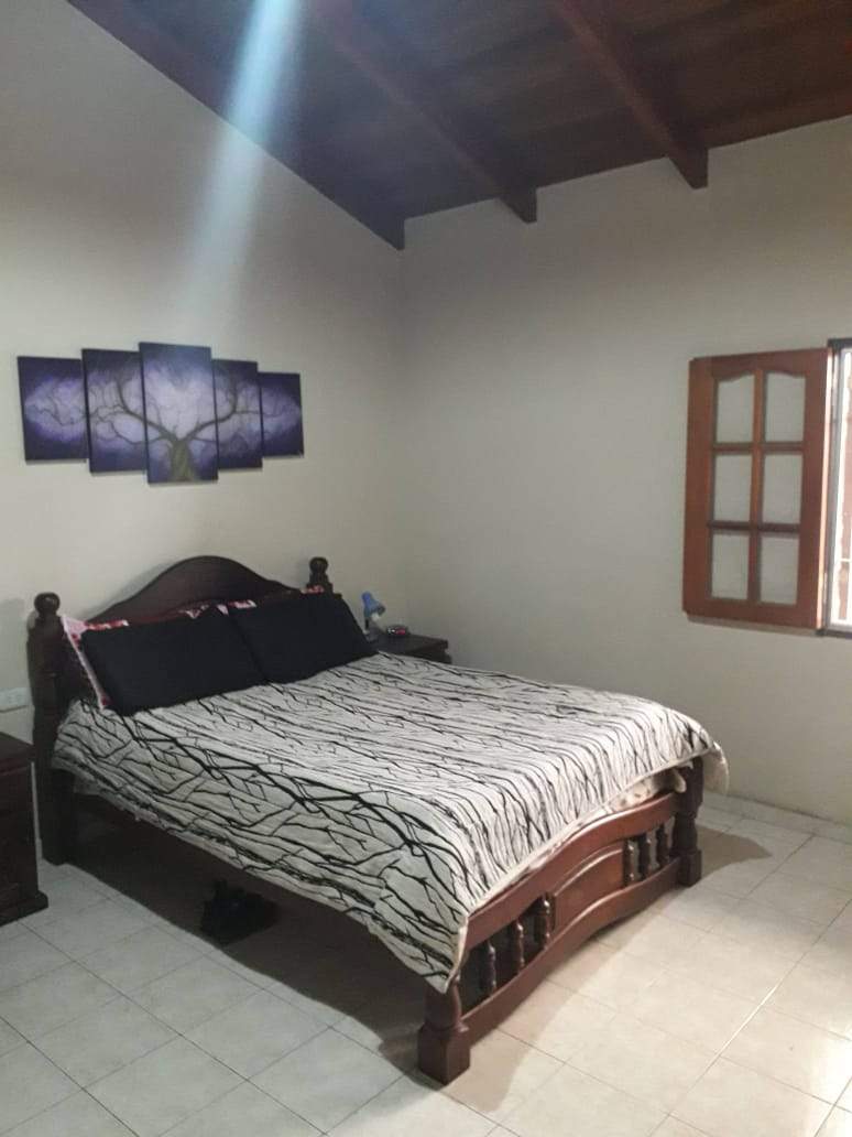 CASA DE 2 DORMITORIOS EN BARRIO YOFRE SUR