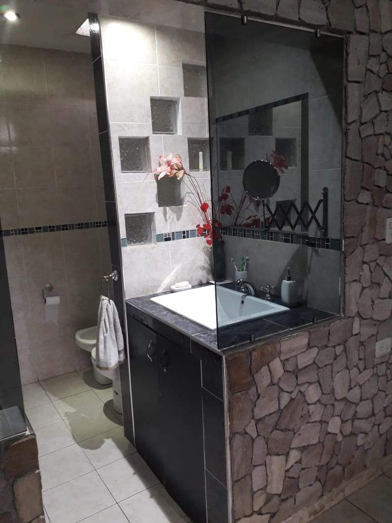 CASA DE 2 DORMITORIOS EN BARRIO YOFRE SUR