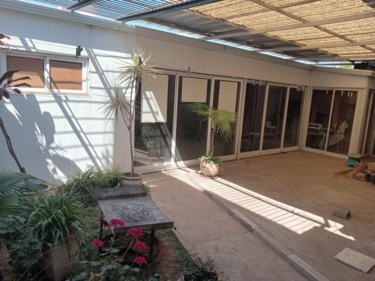 CASA DE 2 DORMITORIOS EN BARRIO YOFRE SUR