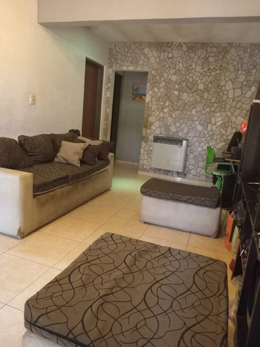 CASA DE 2 DORMITORIOS EN BARRIO YOFRE SUR