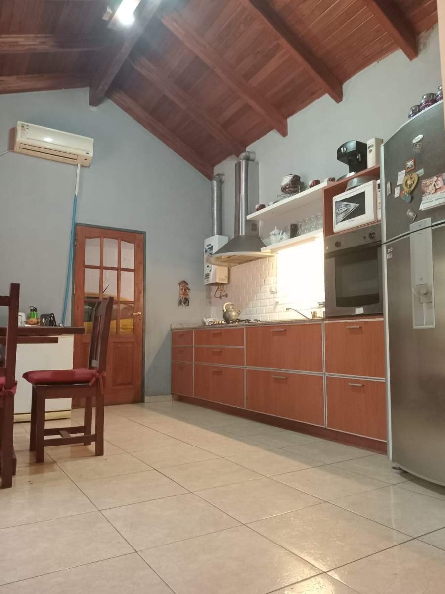 CASA DE 2 DORMITORIOS EN BARRIO YOFRE SUR