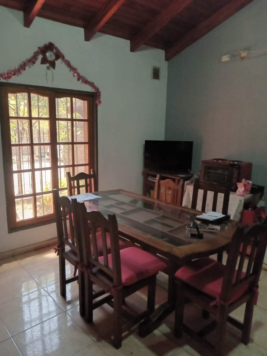 CASA DE 2 DORMITORIOS EN BARRIO YOFRE SUR