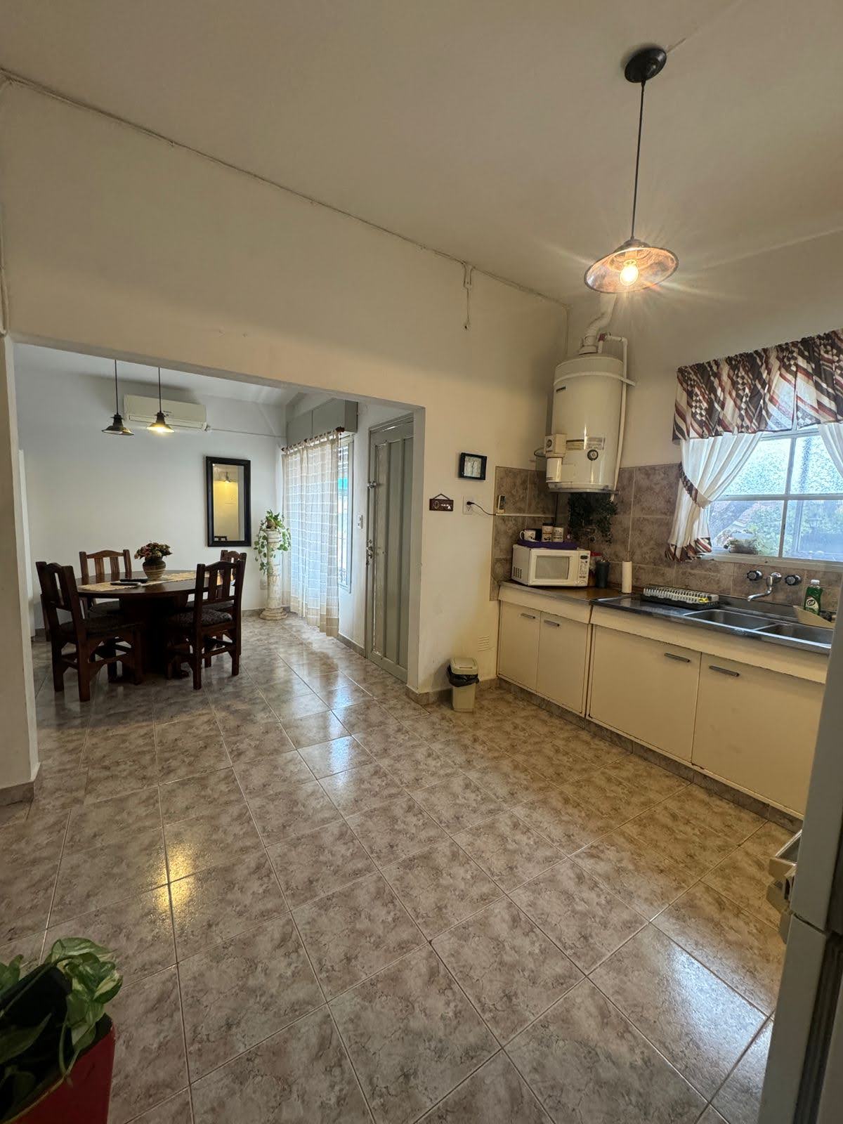 Casa ph 2 dormitorios con cochera barrio sol y lago