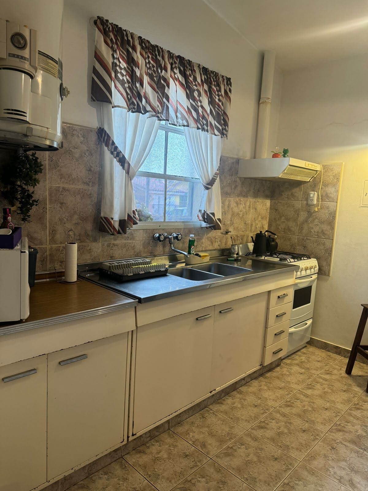 Casa ph 2 dormitorios con cochera barrio sol y lago