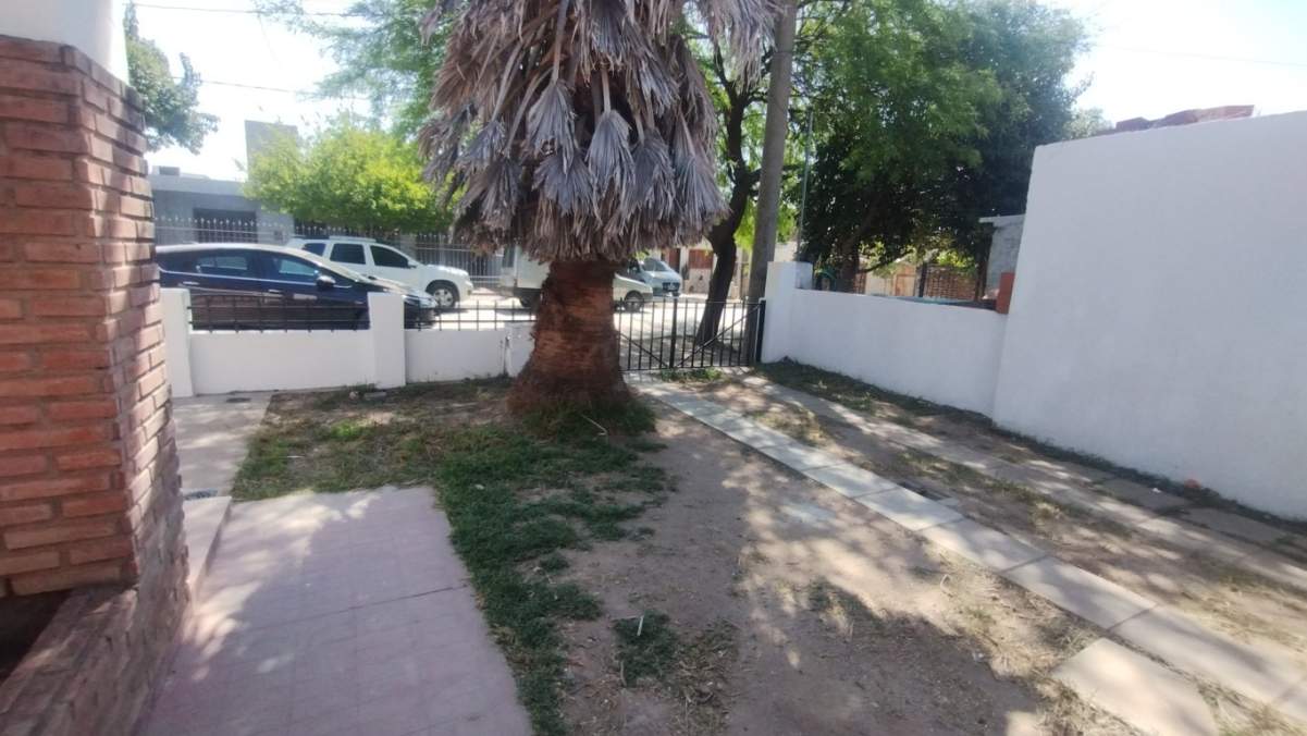 CASA UBICADA EN BARRIO AMPLIACION SAN FERNANDO CORDOBA CAPITAL