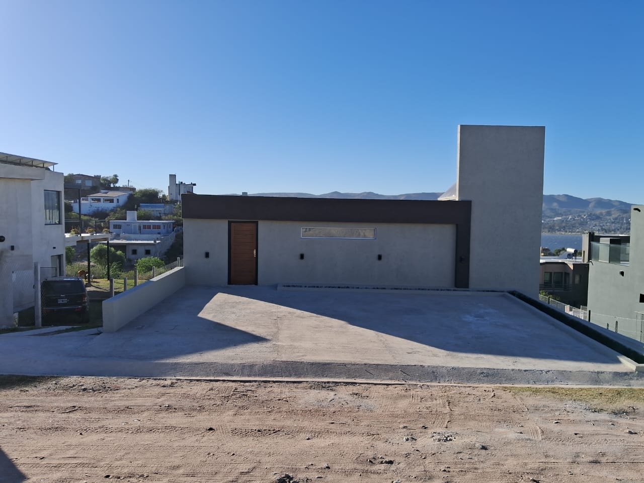 Casa en Venta en Barrio La Loma - Impresionantes Vistas al Lago