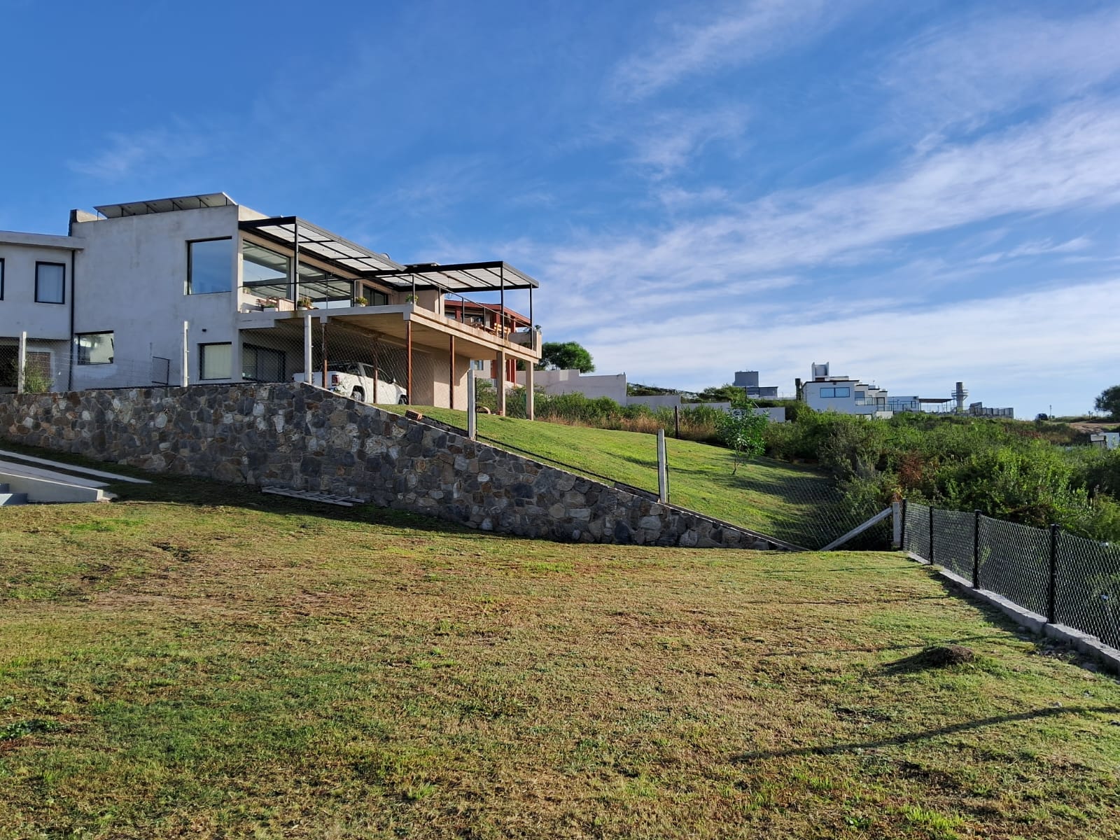 Casa en Venta en Barrio La Loma - Impresionantes Vistas al Lago