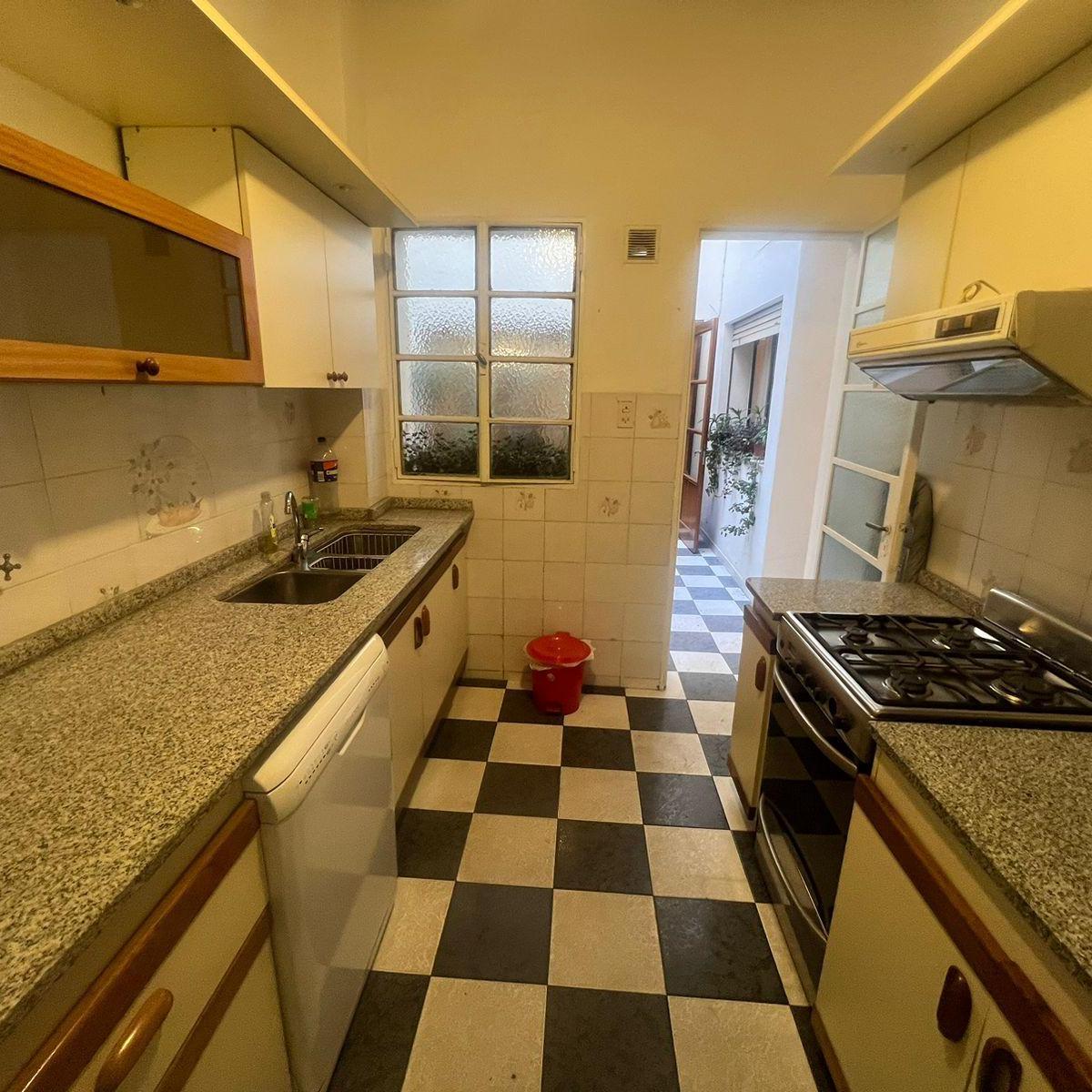 VENTA DEPARTAMENTO 3 DORMITORIOS POR ESCALERA EN BARRIO CENTRO