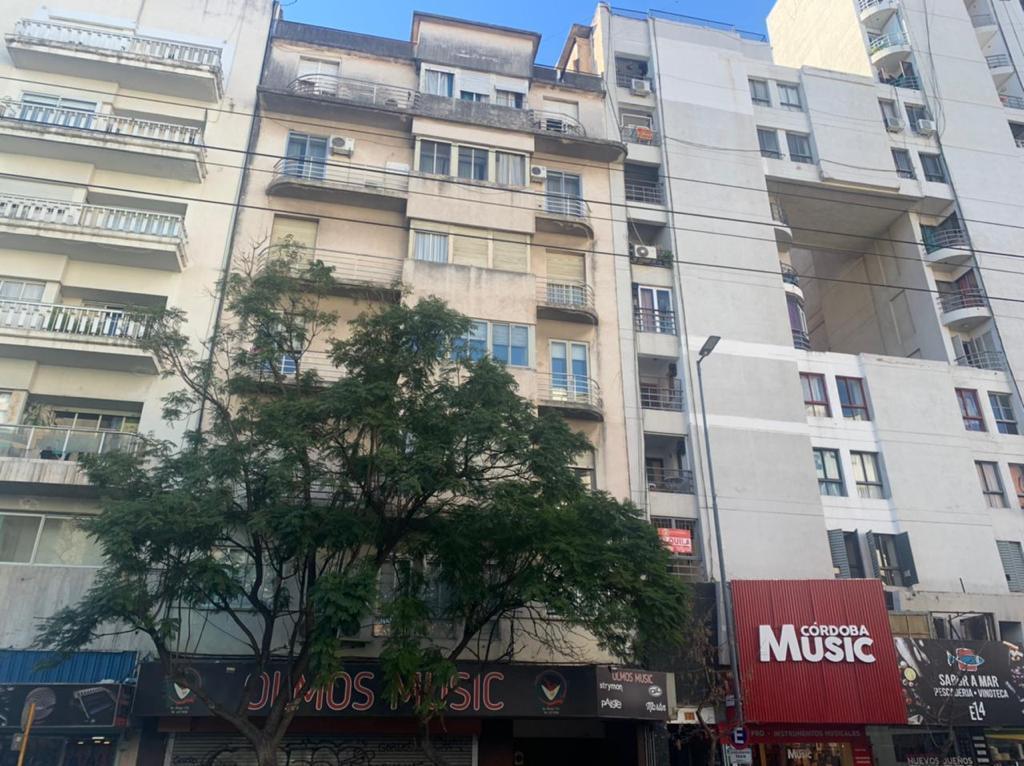 VENTA DEPARTAMENTO 2 DORMITORIOS CON COCHERA Y BAULERA EN BARRIO CENTRO