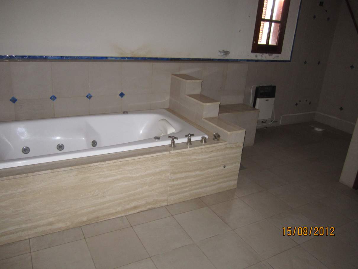 VENTA CASA MUY AMPLIA MUY BIEN UBICADA