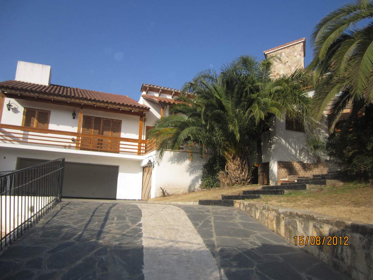 VENTA CASA MUY AMPLIA MUY BIEN UBICADA